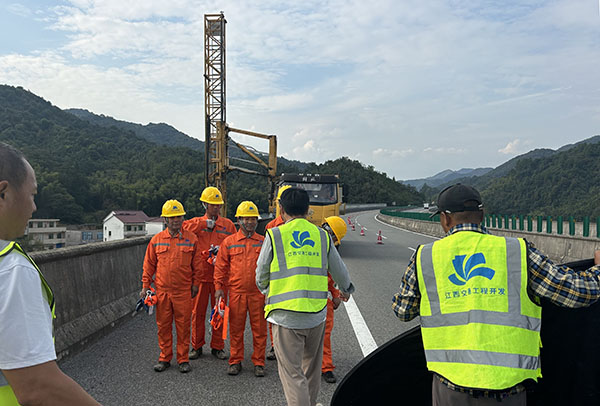 交投咨询集团东方船船影视拍摄花絮桥梁检查3.jpg